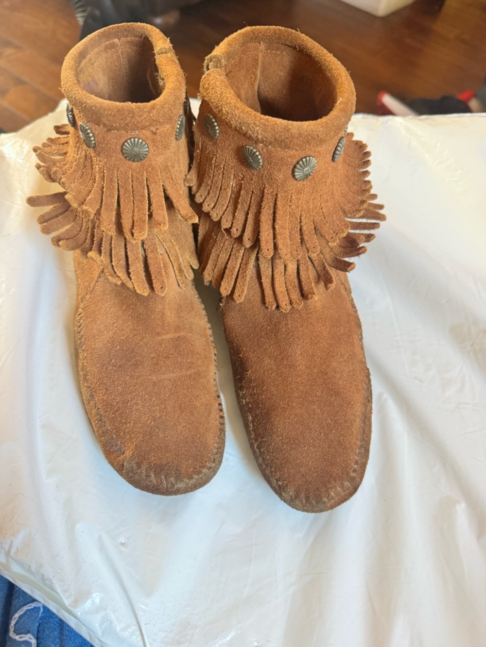 Fringe Suede Moccasin Boots - Chestnut Brown. Size 6. Good condition needs clean